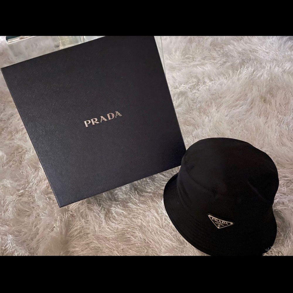 PRADA BUCKET HAT